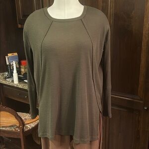 Staccato Sz M Women's Olive Green Long Sleeve Waffle Top GUC
